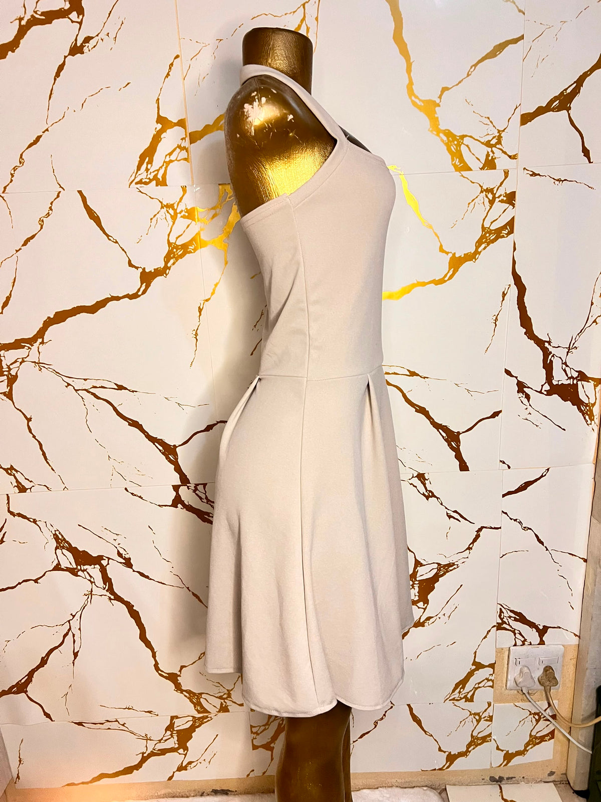 Sleeveless halter-neck dress in a light beige