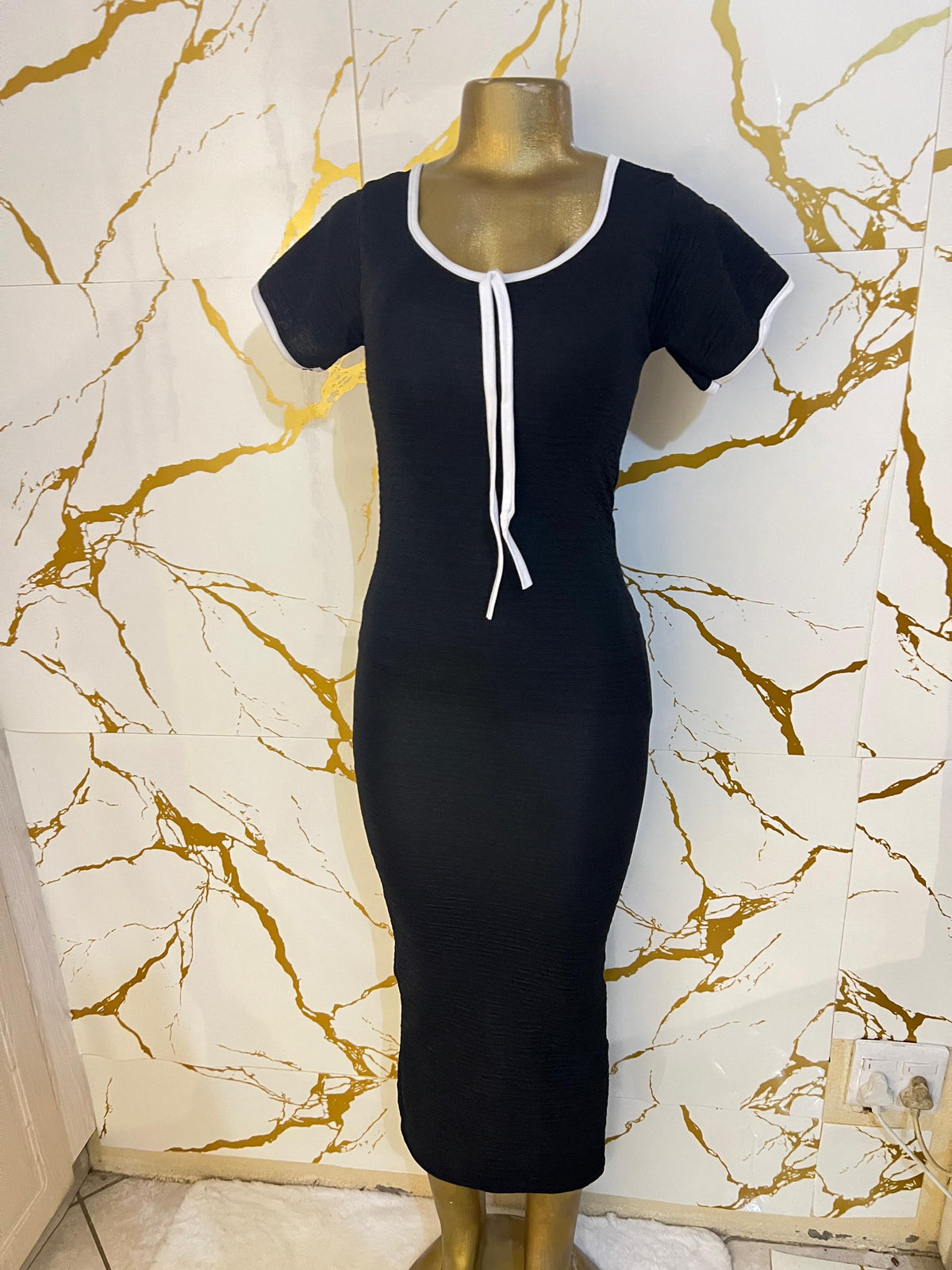 Black bodycon dress