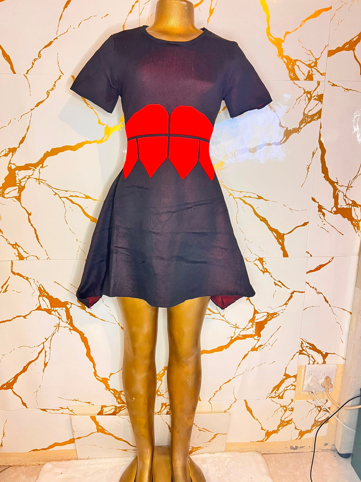 Short-sleeve black dress