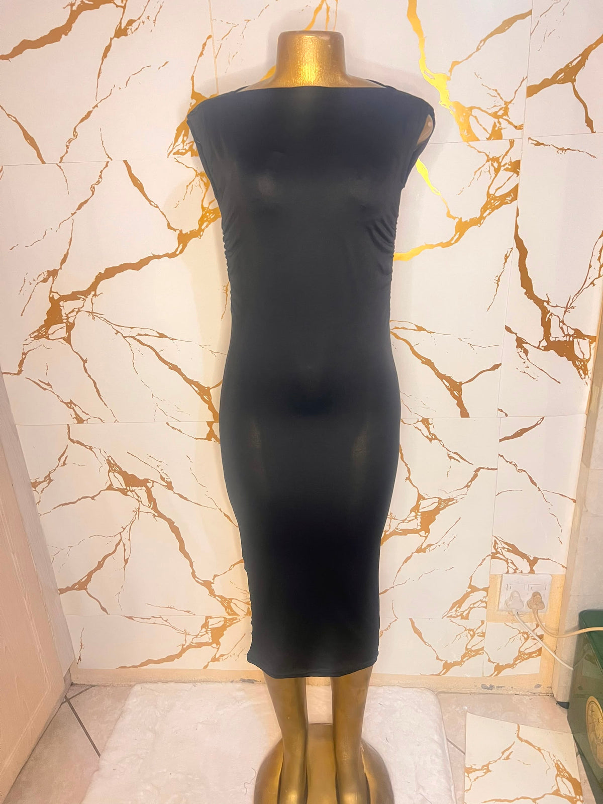 A sleeveless black bodycon dress 