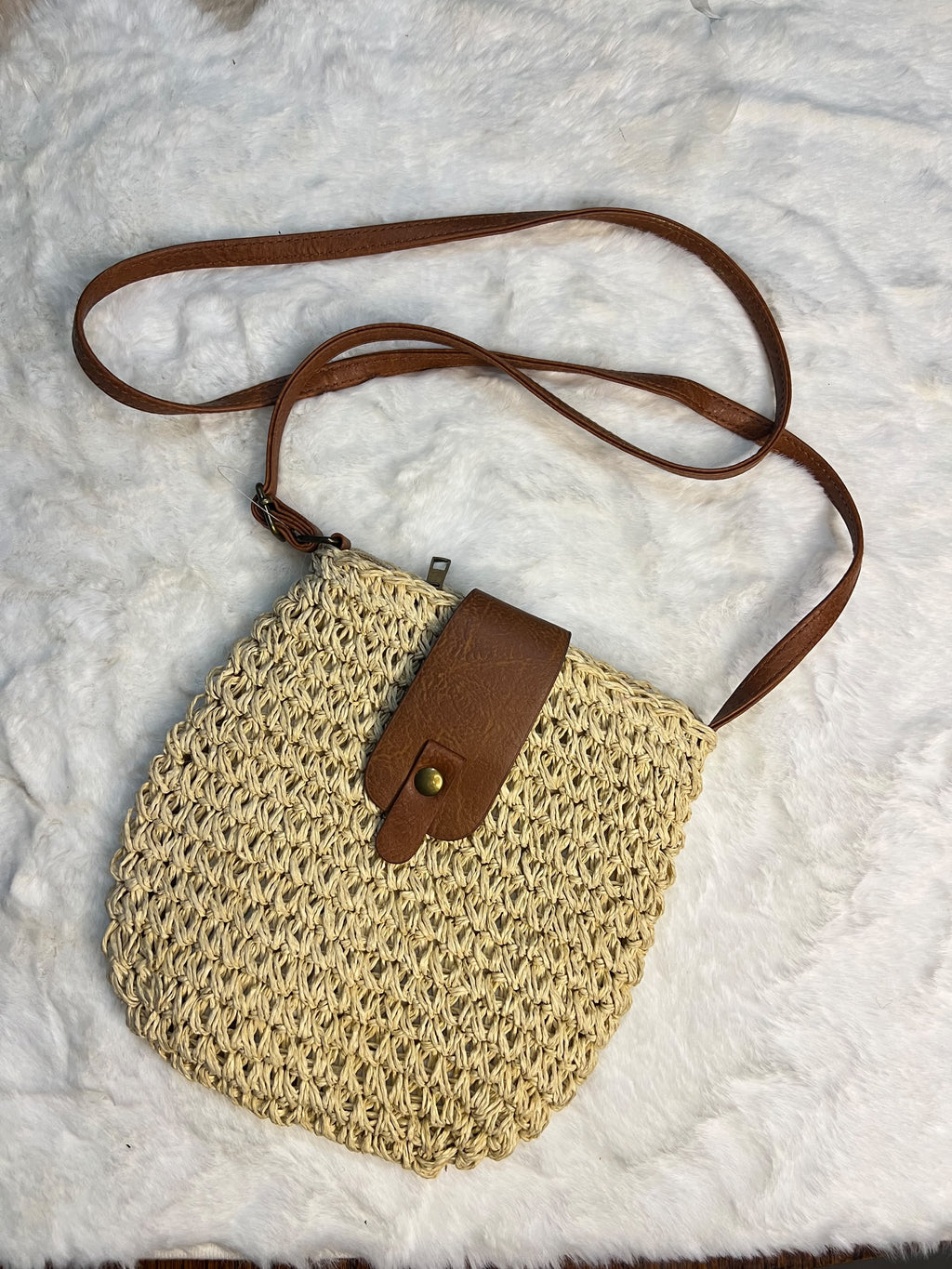 Knitted sling bag 