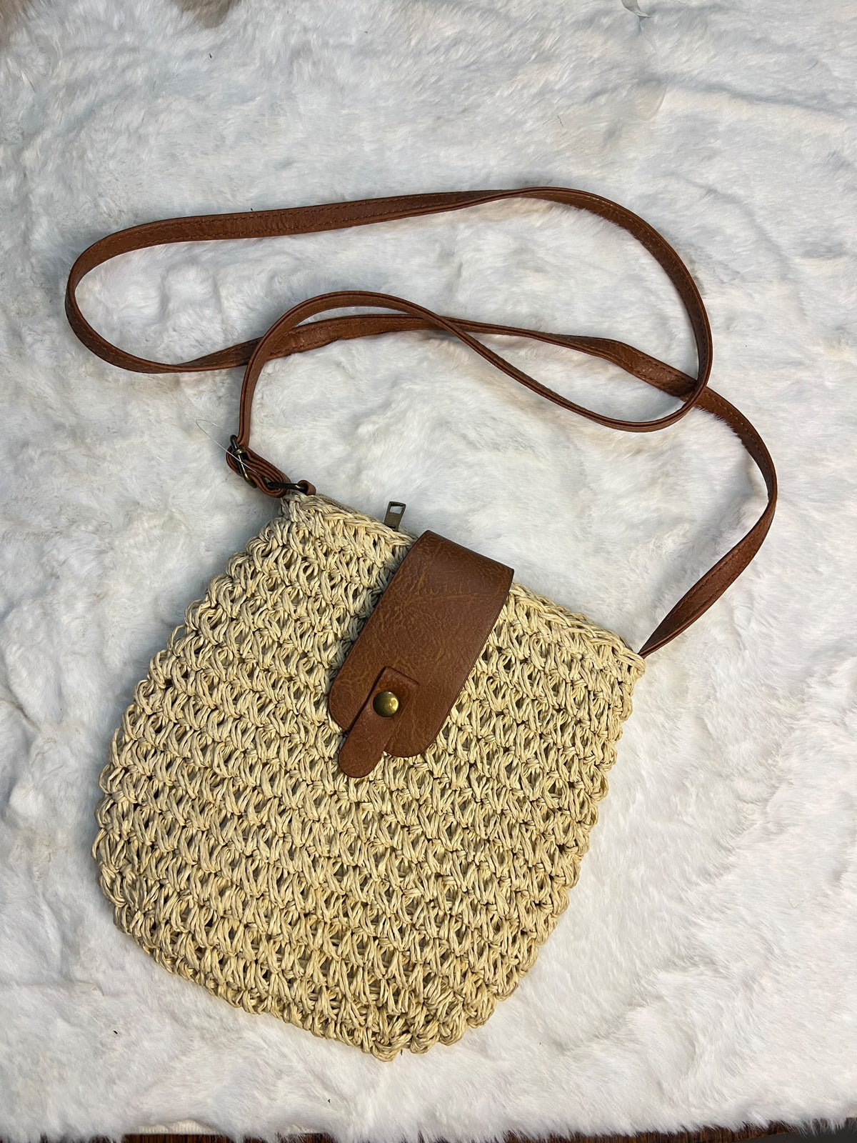 Knitted sling bag 