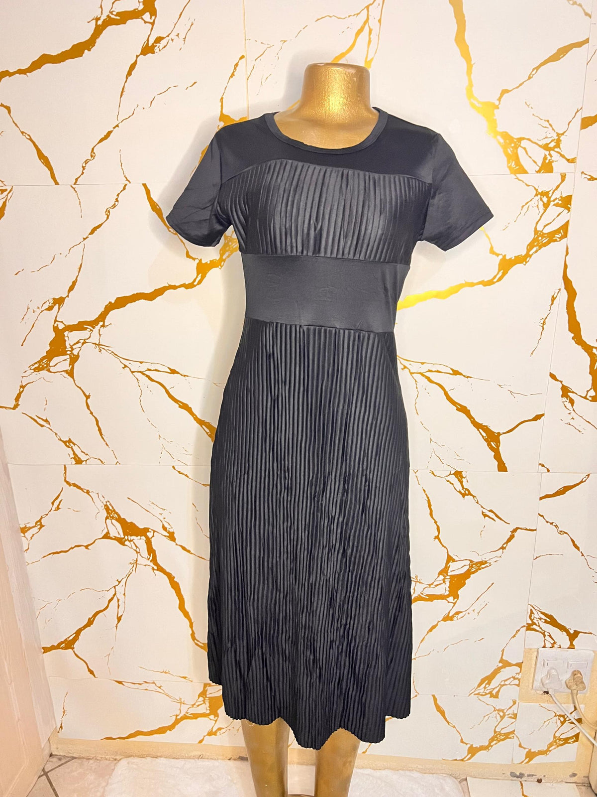 Black short-sleeve  midi dress with a pleated texture