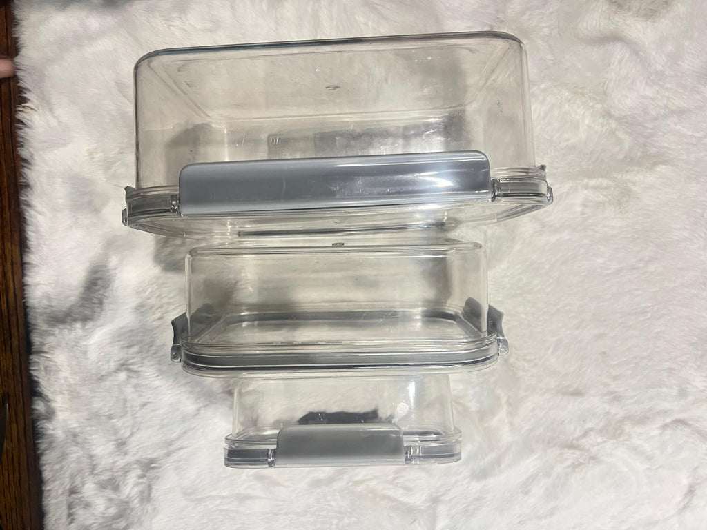 Set of 3  medium clear  containers