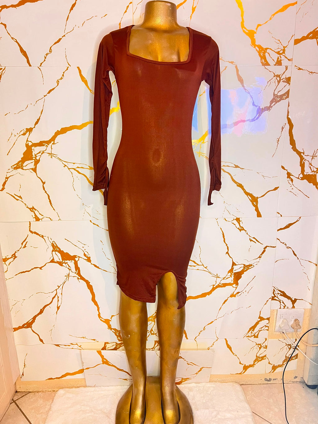 Long-sleeved bodycon dress in a deep reddish-brown