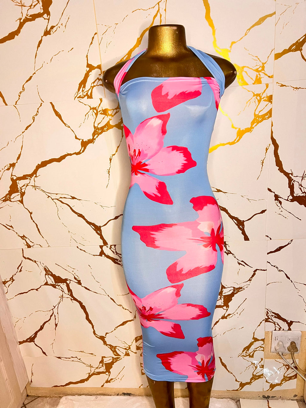 Sleeveless halter-neck bodycon dress