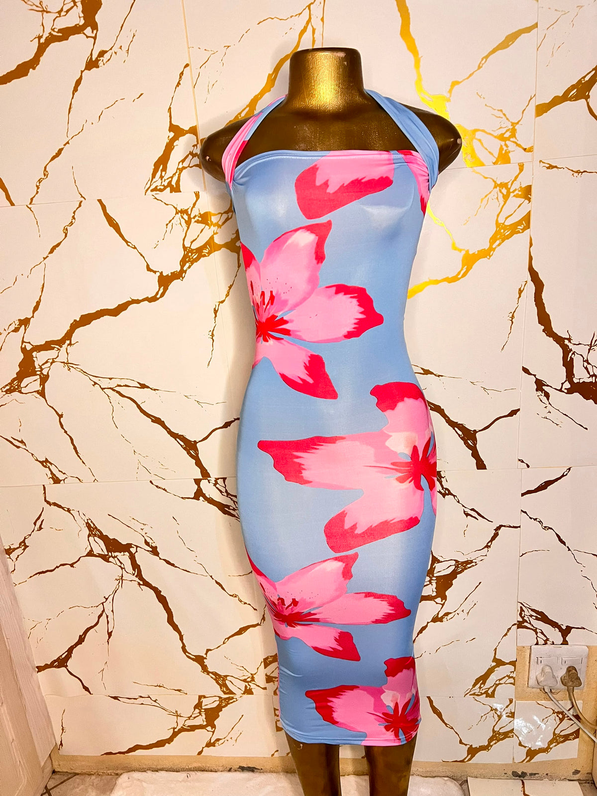 Sleeveless halter-neck bodycon dress