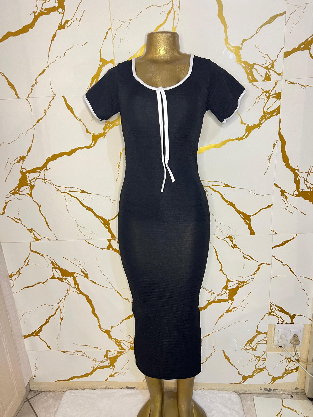 Black bodycon dress
