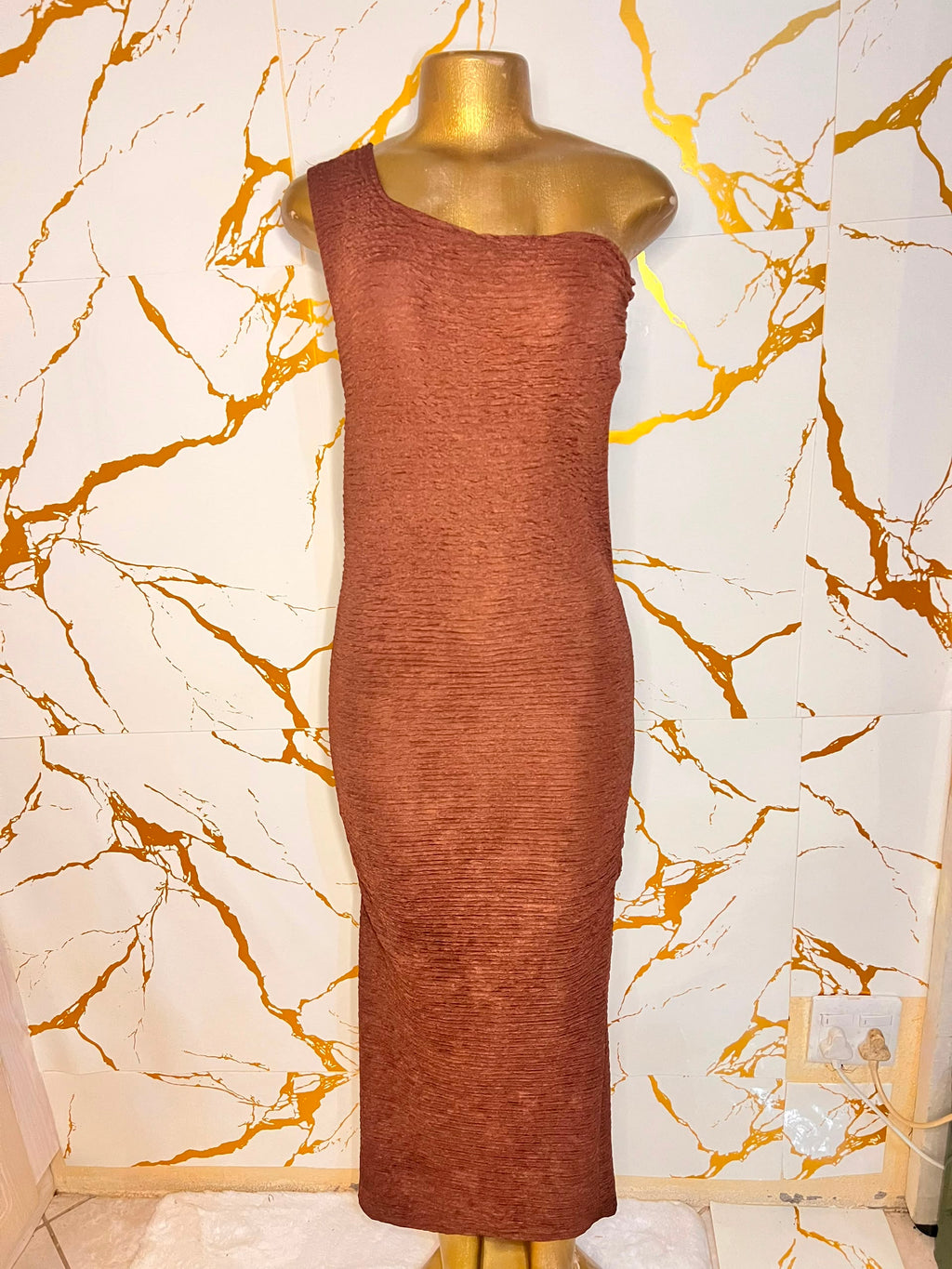 A rust-brown one-shoulder dress 