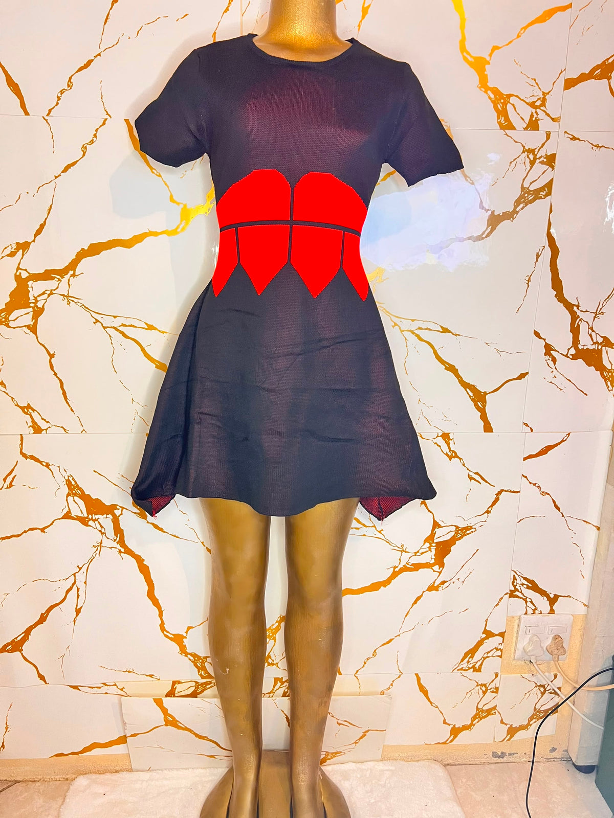 A short-sleeve black dress 