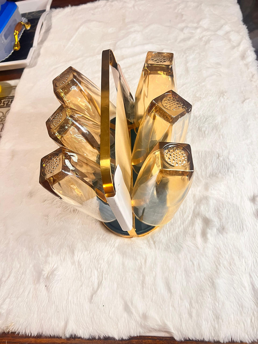 Gold steel glass storage rack fitting 6 glasses